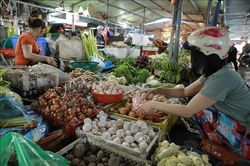 Giá thực phẩm tại các chợ đầu mối ở Hà Nội giảm nhẹ