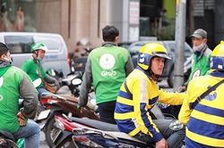 Grab, Be, Gojek phải kê khai, niêm yết giá cước và phụ phí?