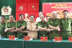 Ký kết đảm bảo trật tự an toàn giao thông trên tuyến quốc lộ 19