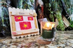 Xúc động tình cảm người dân đến đặt hoa tươi dưới tượng đài Cảnh sát PCCC