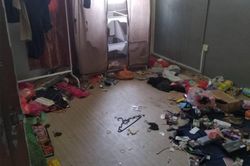Luôn bị khách thuê ngăn đến thăm nhà, chủ trọ sốc khi phát hiện sự thật ở trong
