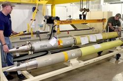 Mỹ viện trợ Ukraine 3.000 rocket tầm xa siêu chính xác M31 trang bị cho HIMARS