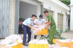 Bắt giữ 1,2 tấn trường lợn đông lạnh không rõ nguồn gốc