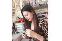 Lấy vải làm hoa, người phụ nữ có thể kiếm nửa triệu trong 6 tiếng