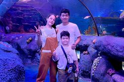 Chồng cũ tình tứ ôm Nhật Kim Anh, nụ cười hạnh phúc khiến netizen tích cực 'đẩy thuyền' chuyện tái hợp