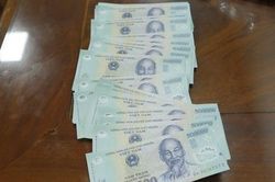 Bắt nhóm đối tượng tàng trữ, lưu hành tiền giả