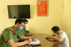 Mượn trang phục công an quay video đăng Tiktok câu view