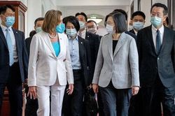 Trung Quốc trừng phạt bà Pelosi