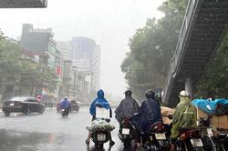 Miền Bắc bước vào đỉnh điểm đợt mưa lớn, thời tiết Hà Nội dễ chịu như đầu thu