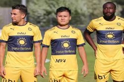 HLV Pau FC lên 'dây cót tinh thần' cho các học trò trước lượt trận hai Ligue 2