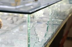 Thừa Thiên-Huế: Khởi tố nguyên Đại úy công an dùng súng cướp tiệm vàng