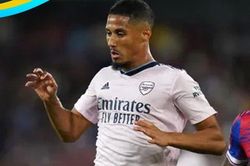 Lần đầu ra sân cho Arsenal, Saliba được khen 'như Ferdinand'