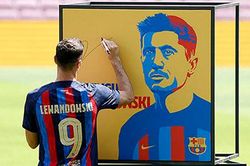 Lewandowski lấy áo số 9 ở Barca của Depay