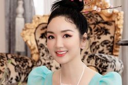 Nhan sắc thật của Hoa hậu Giáng My ở tuổi 51 qua camera thường
