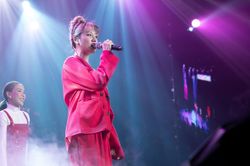 Giọng hát của Hari Won 'xuống cấp' thấy rõ hậu công khai bị liệt thần kinh nửa mặt