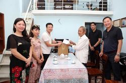 Vinataba thăm và tặng quà thương binh nặng nhân ngày Thương binh Liệt sĩ 27/7