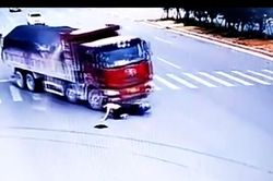Nam thanh niên 2 lần thoát chết trong vài giây