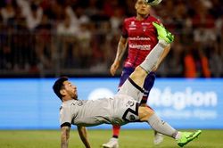 PSG đại thắng Clermont, CĐV đối phương hát vang tên Messi để tôn vinh