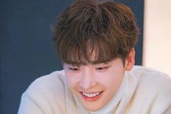 Lee Jong Suk: Từ tuổi thơ bất hạnh trở thành một trong những diễn viên 'bảo chứng rating' xứ Hàn