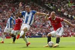 MU 1-2 Brighton: Hàng thủ hớ hênh, Ten Hag khởi đầu khó khăn