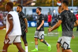 Messi lập cú đúp trong chiến thắng 5-0 của PSG