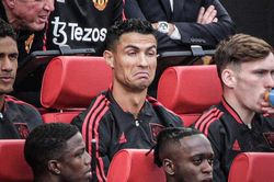 Ronaldo bị CĐV MU la ó