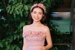 Phong cách thời trang tiểu thư điệu đà của Hòa Minzy