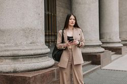 Nhận lời 'nhảy việc' hay để cơ hội trôi đi