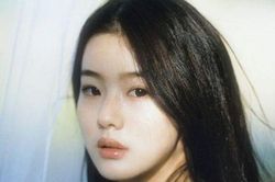 Nhìn người đàn ông khập khiễng đứng trước cửa, tôi cay xè mắt, vừa hận vừa thương
