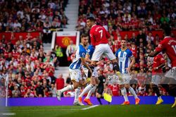 M.U bại trận ngày ra quân ngay trên sân nhà Old Trafford