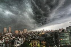Miền Bắc mưa rào và dông cả tuần