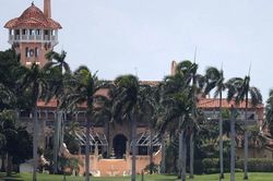 FBI khám xét khu nghỉ dưỡng của ông Trump