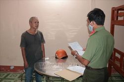 Bắt tạm giam hai đối tượng tàng trữ, mua bán trái phép vũ khí quân dụng