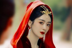 Triệu Lệ Dĩnh trên phim trường Dữ Phượng Hành: Dáng vẻ đầy mệt mỏi, bị chê mắc bệnh ngôi sao