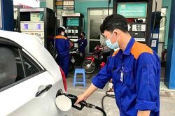 Giảm thuế nhập khẩu, giá xăng có giảm?