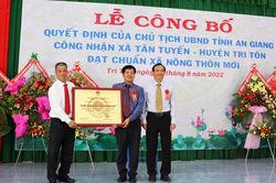Tân Tuyến đạt chuẩn xã nông thôn mới