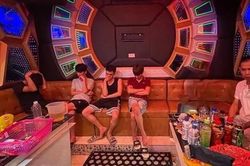 Nhóm thanh niên 'bay lắc' trong quán karaoke thủ súng đạn, dao