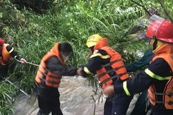 Chủ tịch nước gửi thư khen lực lượng cứu hộ giải cứu 23 người kẹt trong nước lũ