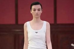 Prada trở lại sàn diễn Trung Quốc bất chấp lệnh cấm