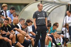 Juventus: 'Hoang mang style' ở thành Turin