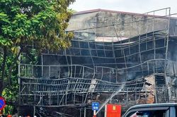 Hà Nội: Cháy lớn thiêu rụi cửa hàng kinh doanh máy tính