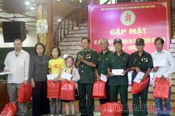 Gặp mặt, trao quà tặng nạn nhân chất độc da cam
