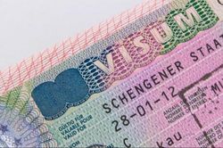 Ukraine kêu gọi EU và G7 ngừng cấp visa cho công dân Nga, Moscow phản ứng 'gắt'
