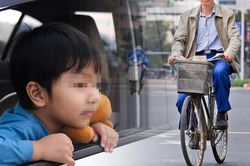 Học sinh đi BMW, thầy giáo đạp xe đi dạy được không?