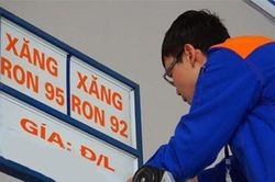 Xăng RON 95 giảm 940 đồng, về mức 24.660 đồng/lít