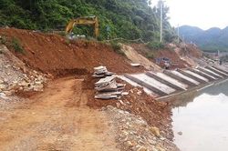 Đầu tư 7 tỷ đồng làm kè chống sạt lở đồi Lệ Mỹ, xã Hòa Liên