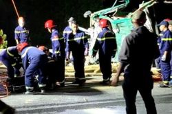 Chính trị - Xã hội Pháp luật - Cuộc sống Tai nạn giao thông nghiêm trọng trên QL 49, 6 người thương vong