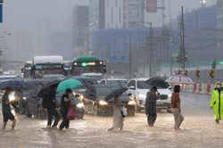 Mưa lớn ở Hàn Quốc, gần 20 người chết và mất tích