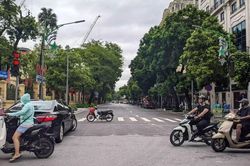 Điều tra nghi án người phụ nữ bị bạn trai dùng dao đâm chết trên phố ở Hà Nội