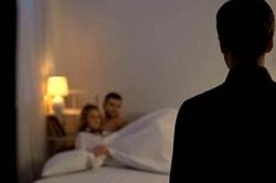 Bắt quả tang bạn thân và vợ đang 'mây mưa', chồng xông vào cắt luôn 'của quý' của tình địch ngay tại trận